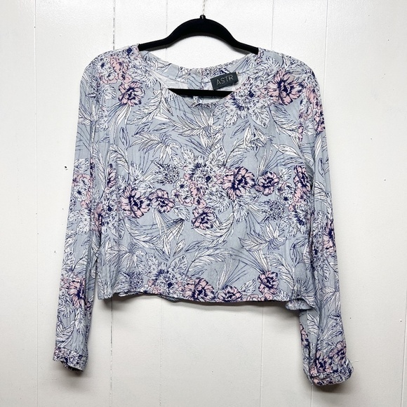 ASTR Floral Long Sleeve Boxy Cropped Top Women's Size Medium Buttoned Back - Picture 1 of 11